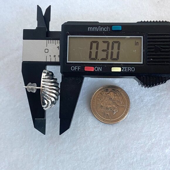 Sterling Silver 925 Hollow Modernist Sculptural Scalloped Shell Stud Earrings - Picture 15 of 16